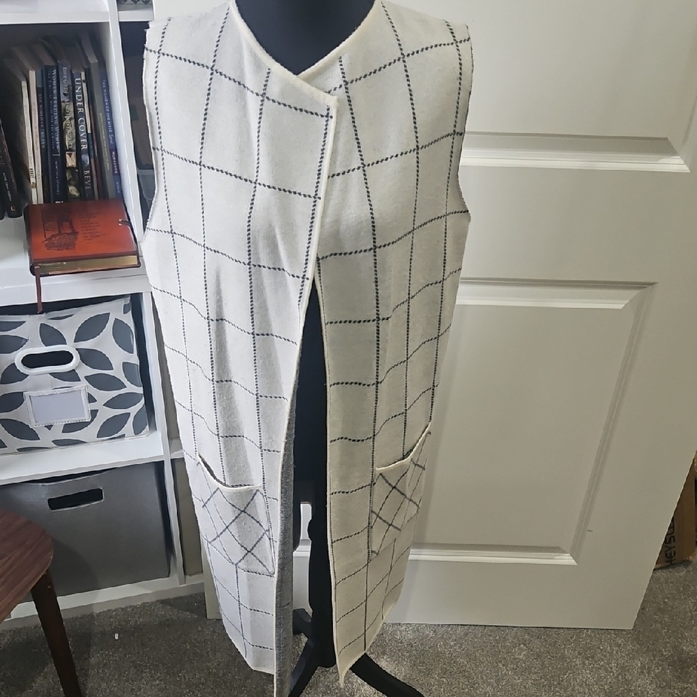 Elegant White and Black Grid Pattern Poncho